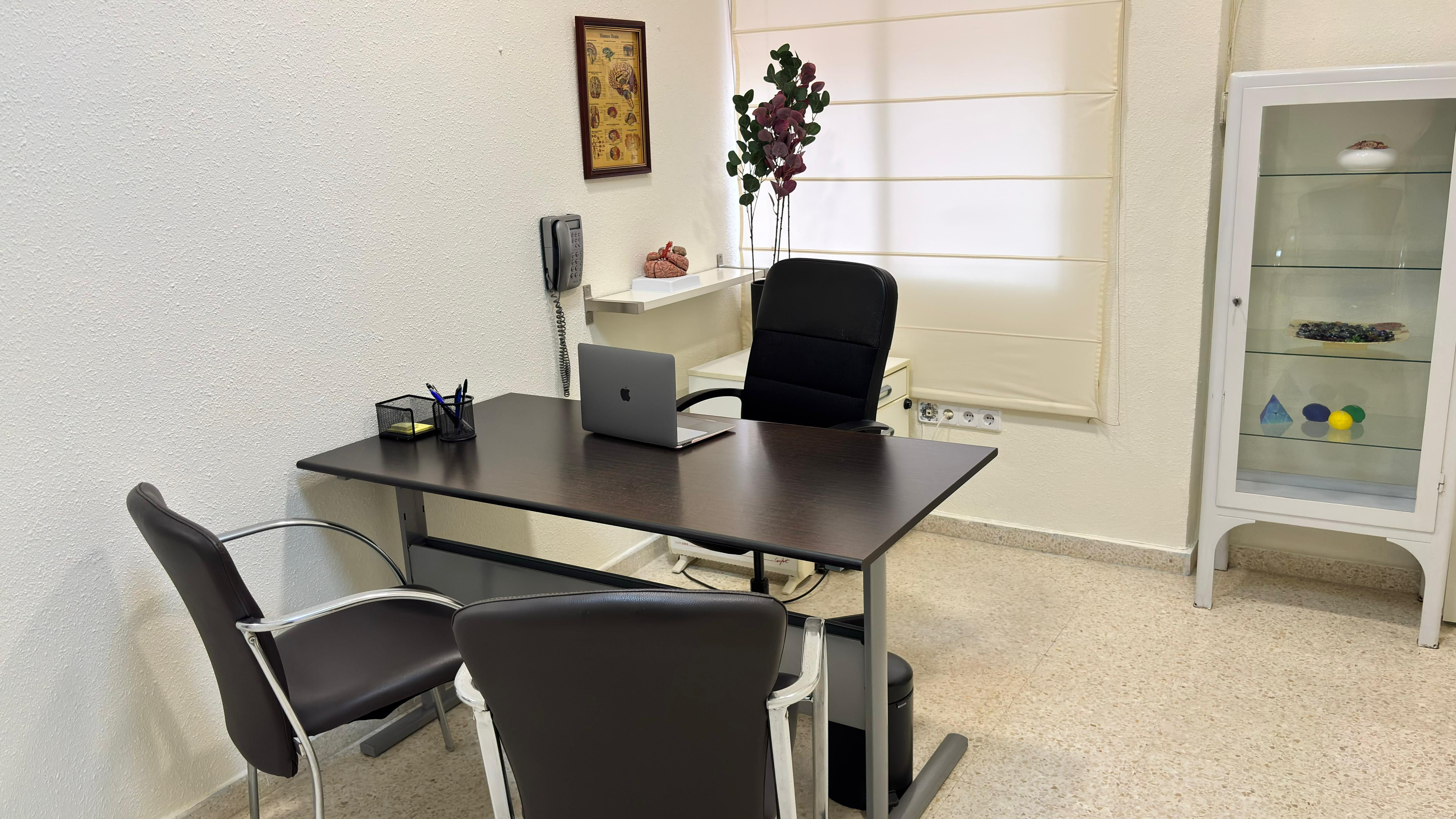 Entrada y espacios comunes de la consulta de psicología